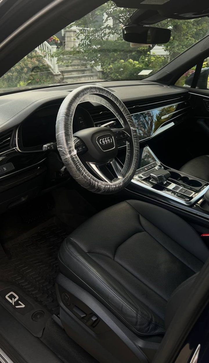 Audi Q7 front interior with clean black leather seat and dash